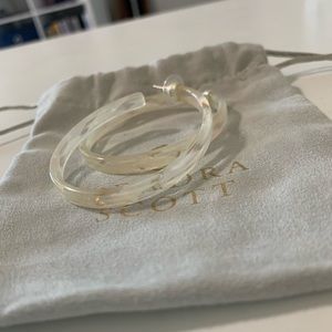 KENDRA SCOTT WHITE HOOP EARRINGS